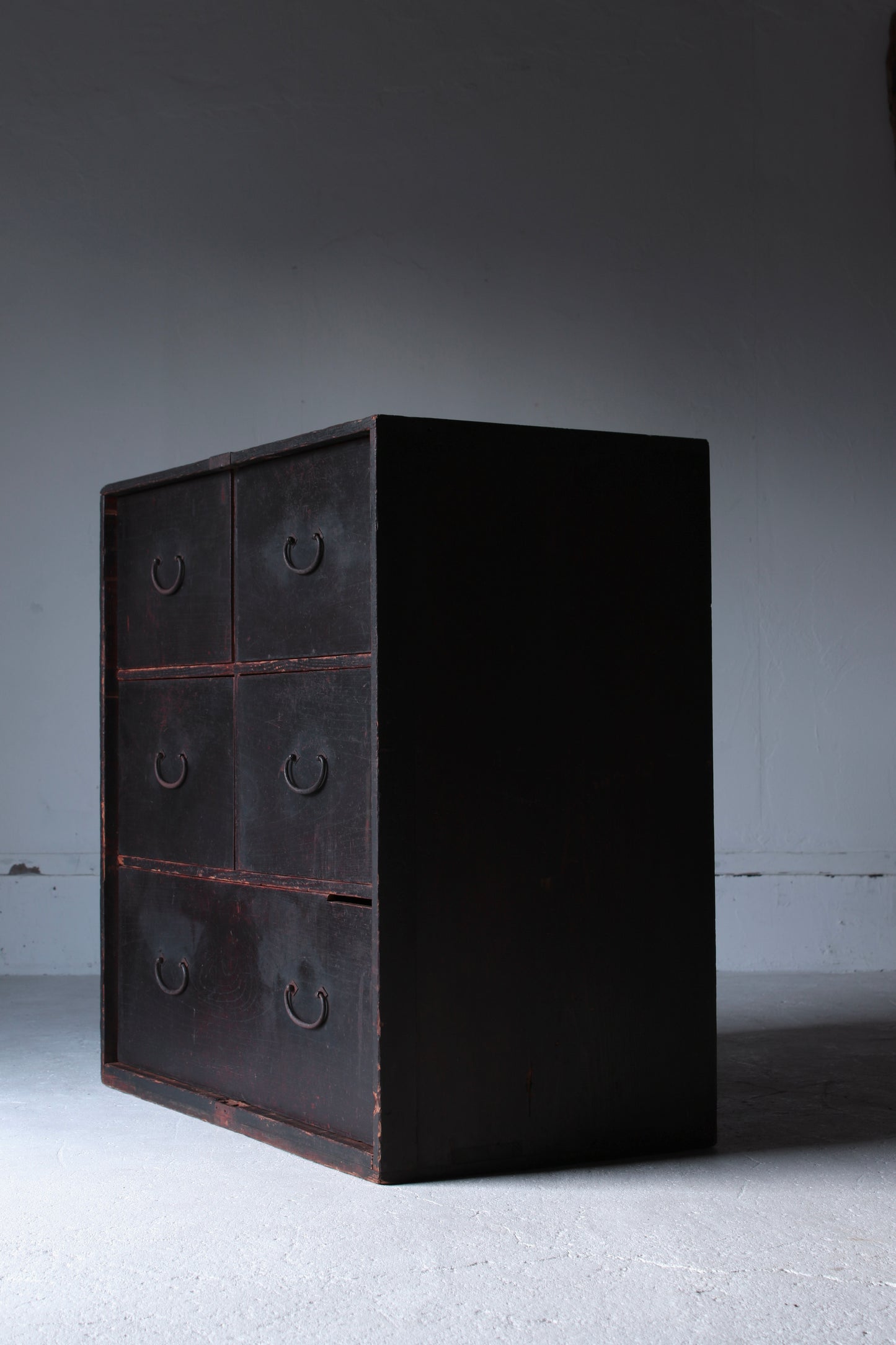 Black Tansu