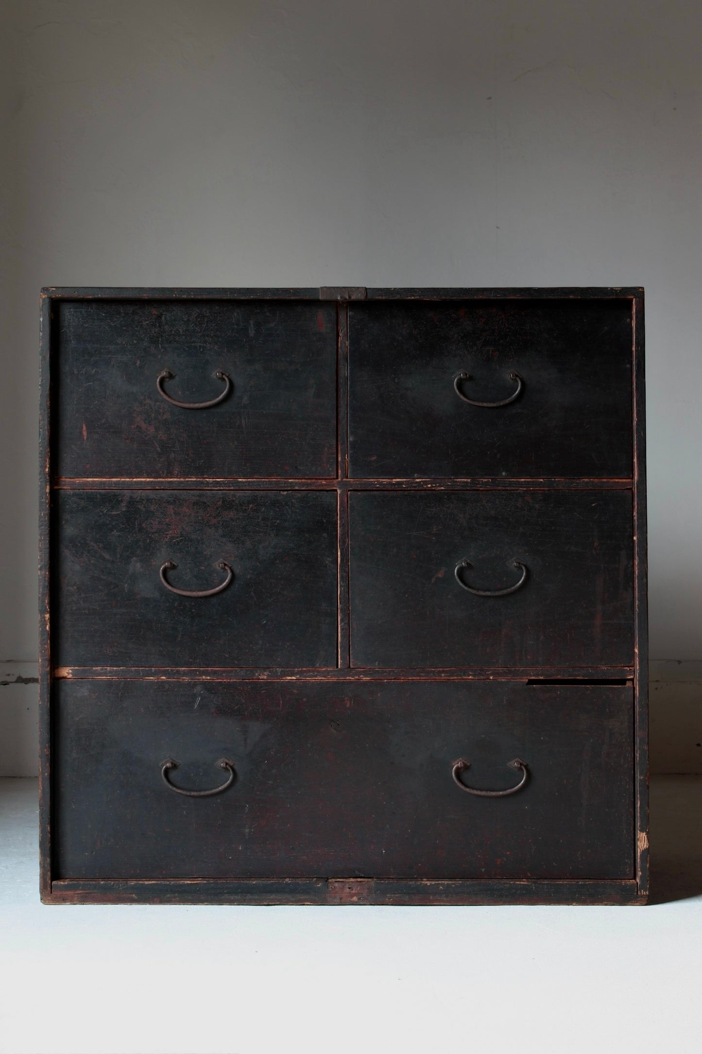 Black Tansu
