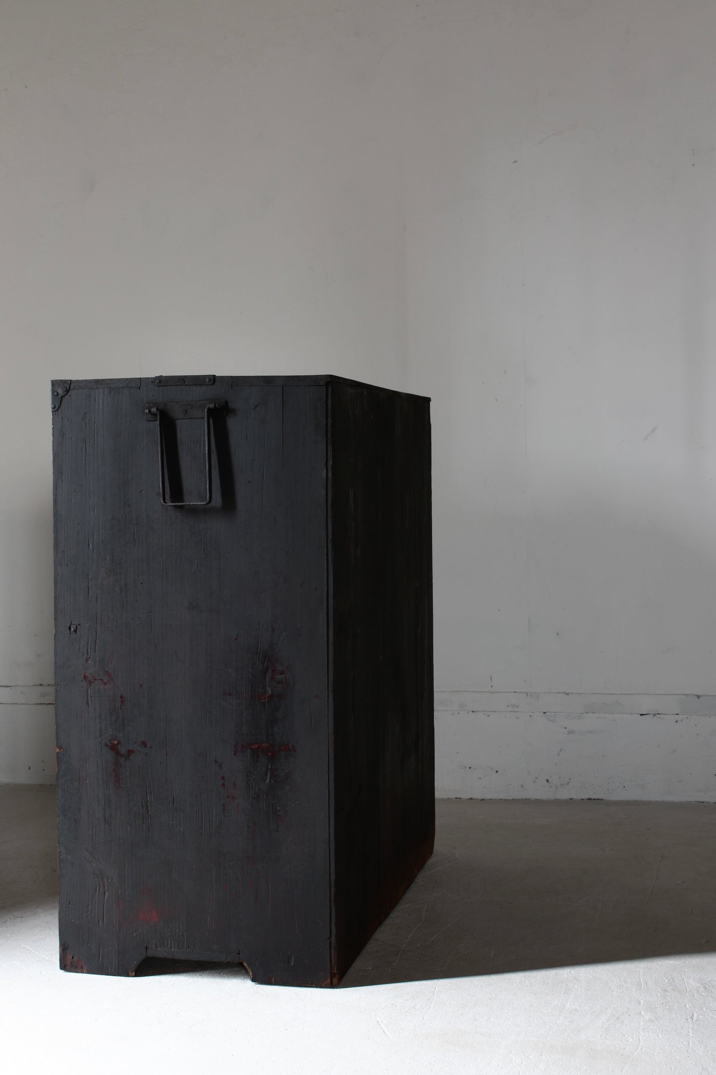 Black Tansu