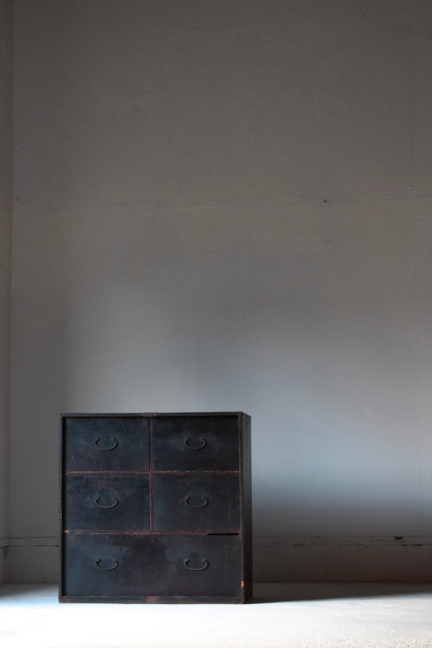 Black Tansu