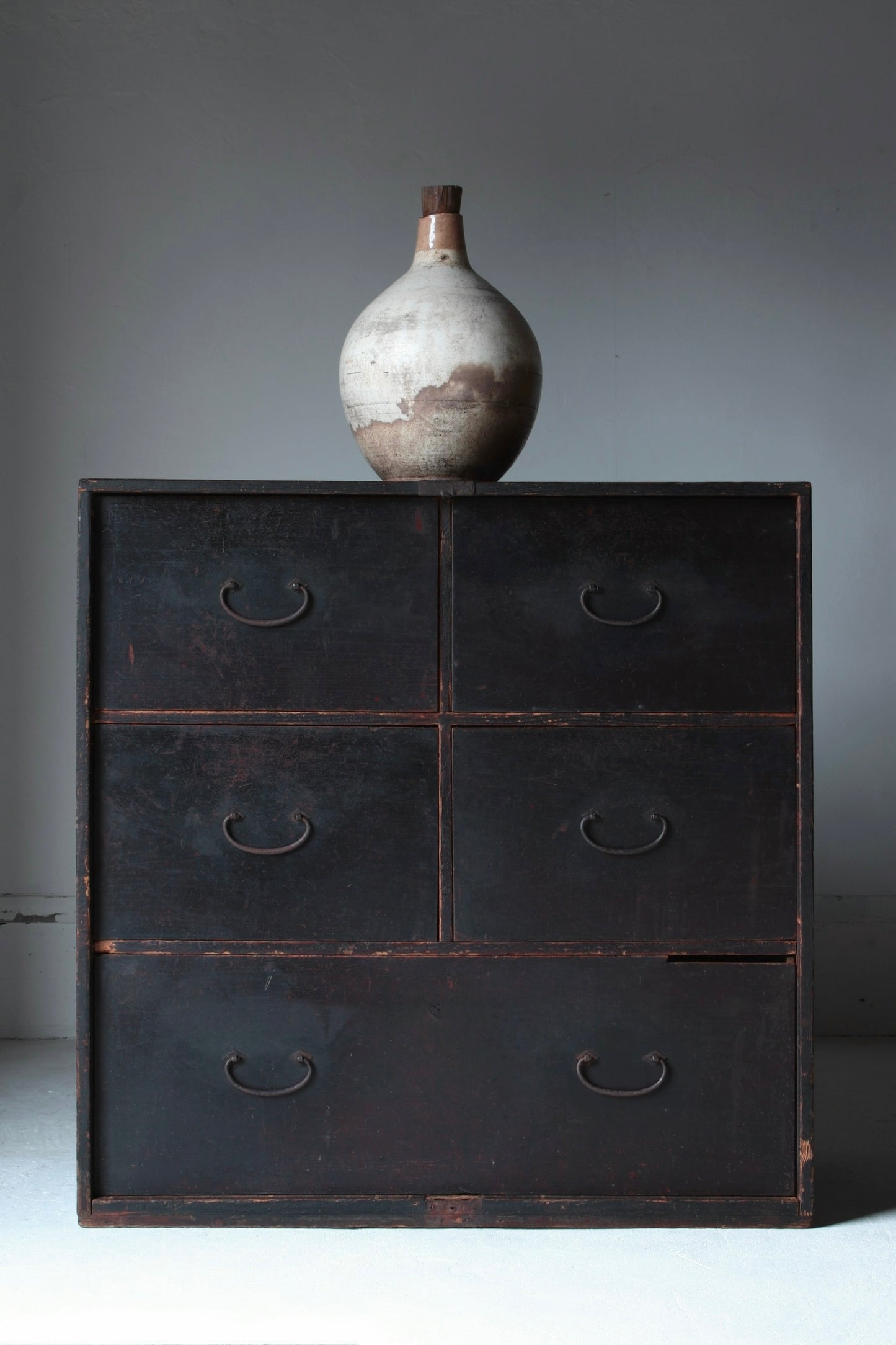 Black Tansu