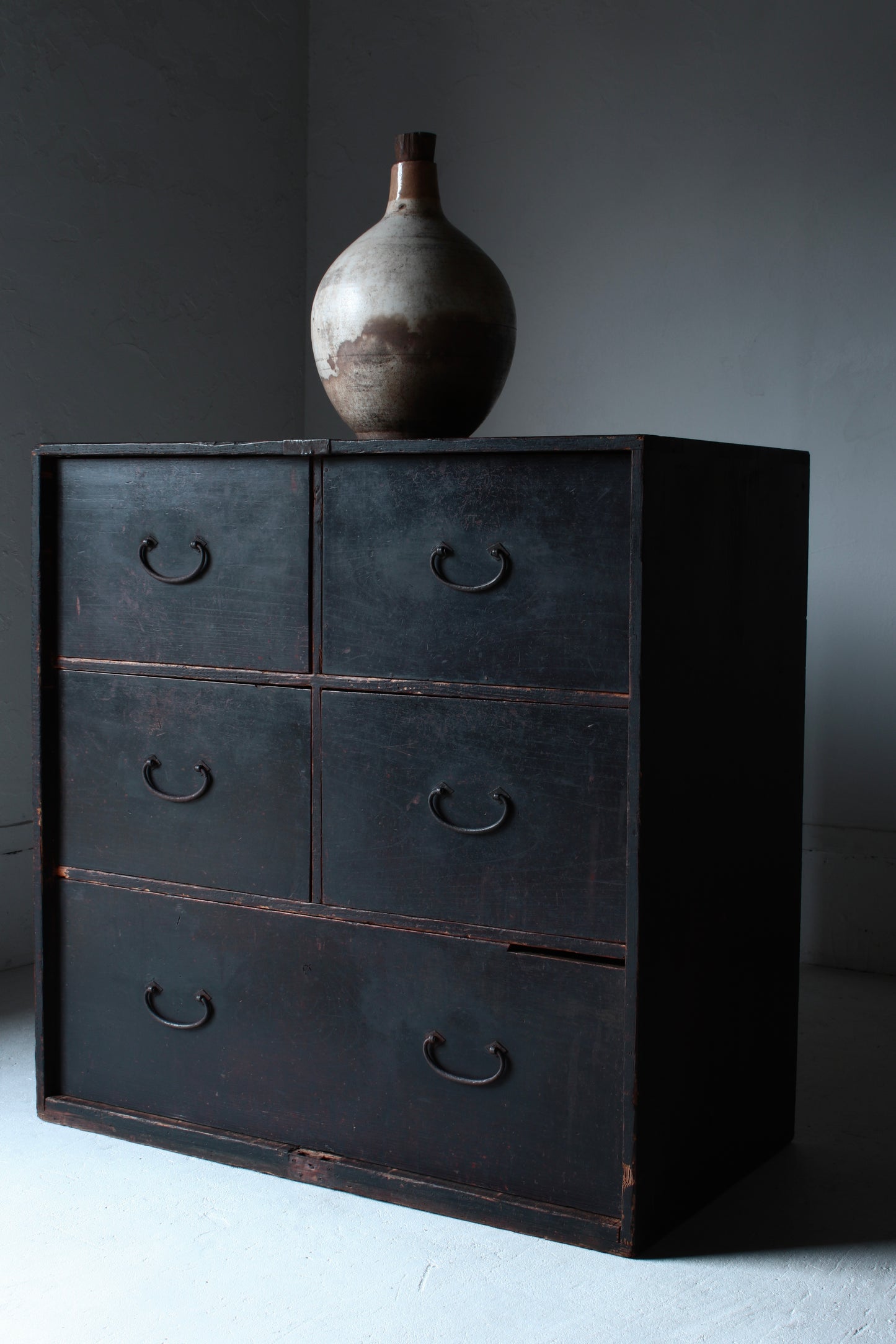 Black Tansu