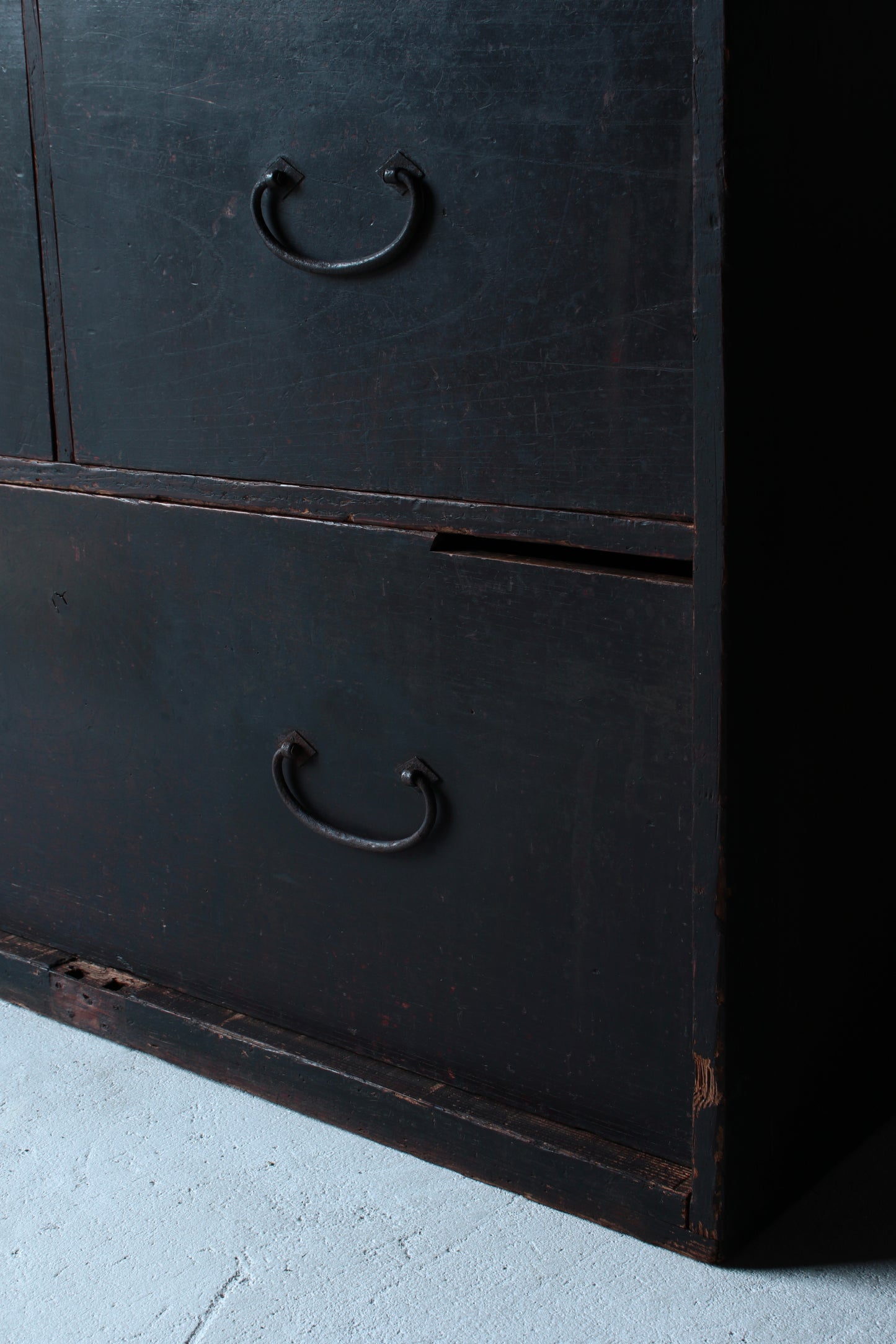 Black Tansu