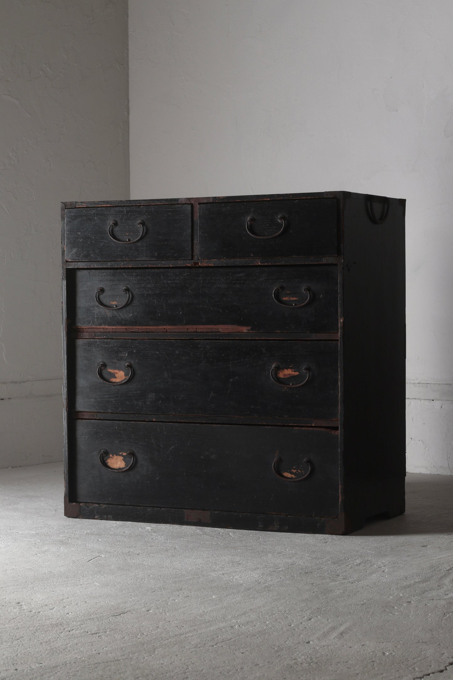 Black Tansu