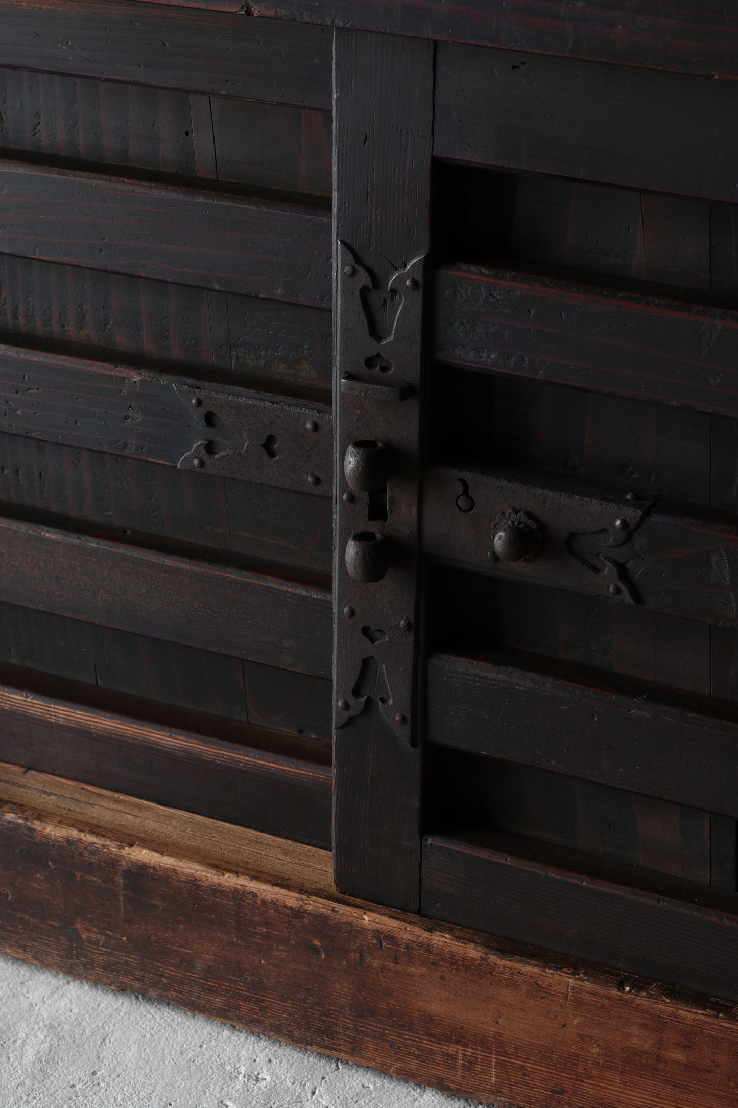 Black Tansu